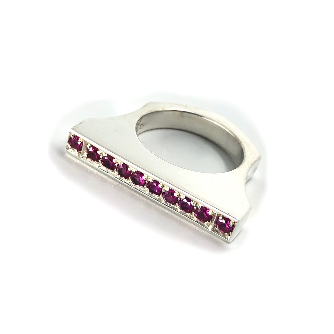 Bague chapiteau rubis synthétiques