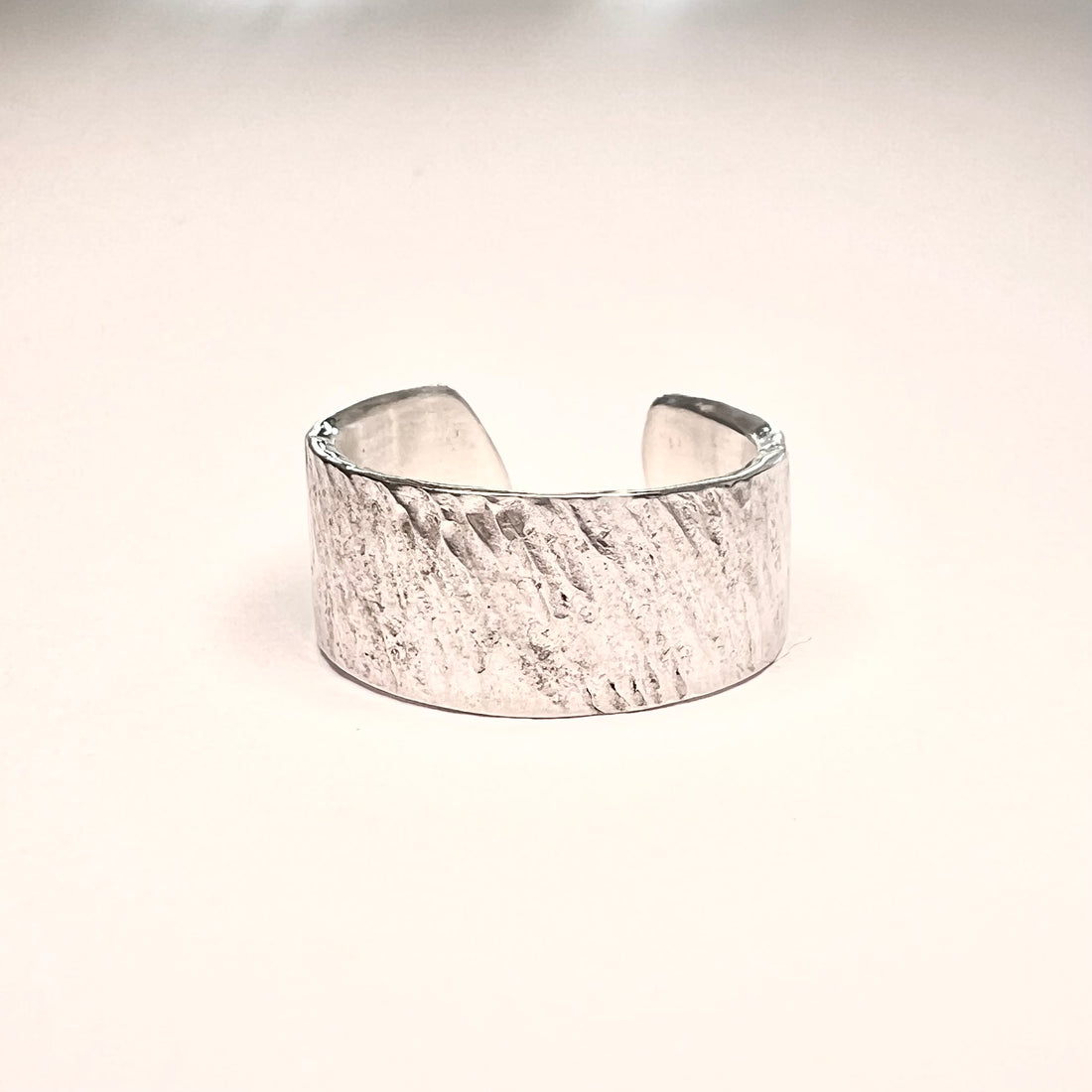 Bague martelée ouverte