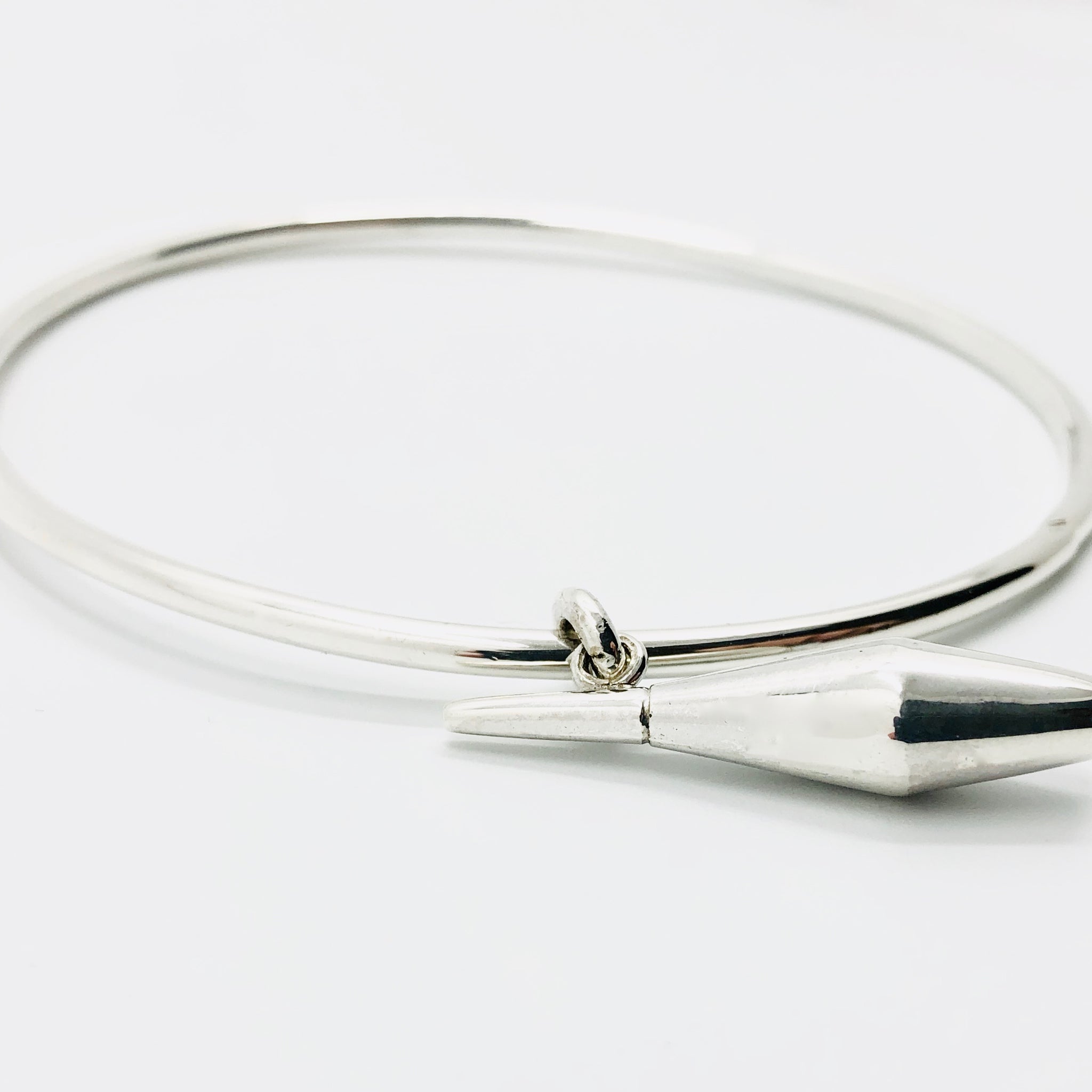 Bracelet jonc avec massue