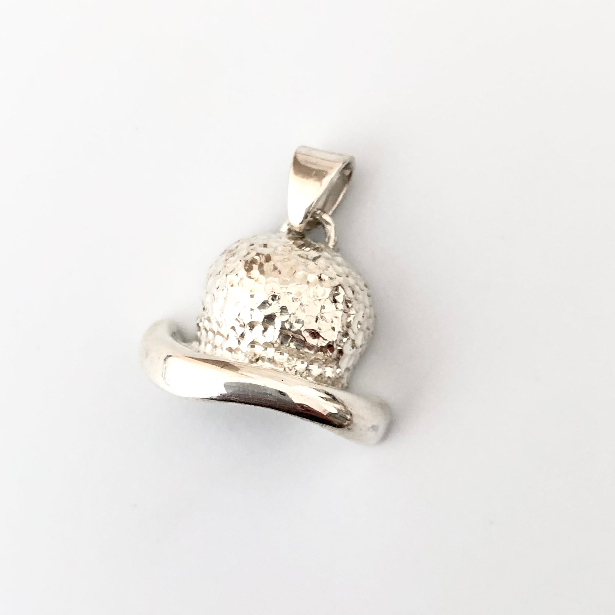 Pendentif chapeau texturé