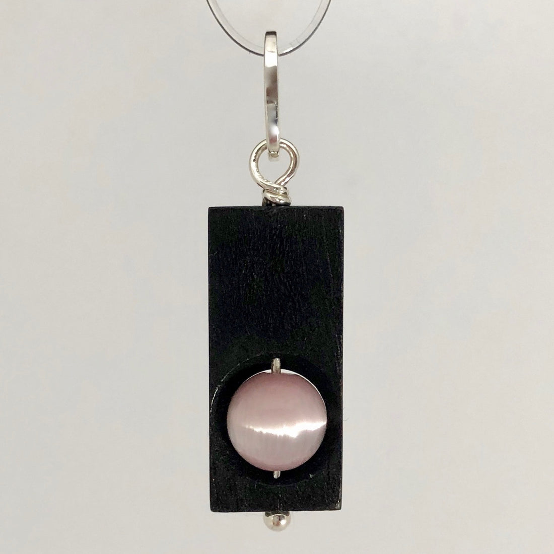 Pendentif ébène, perle oeil de chat