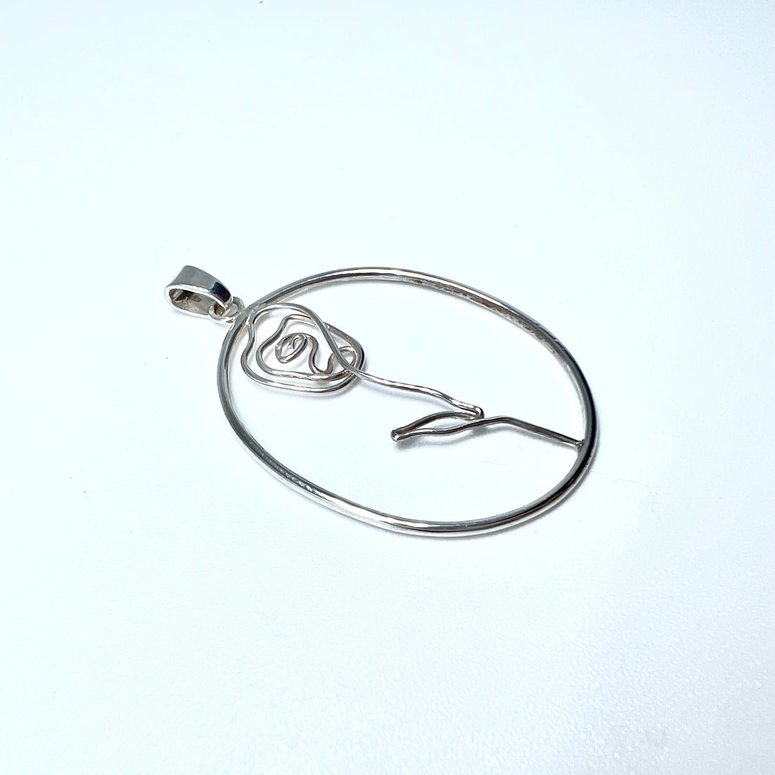 Pendentif fleur fil