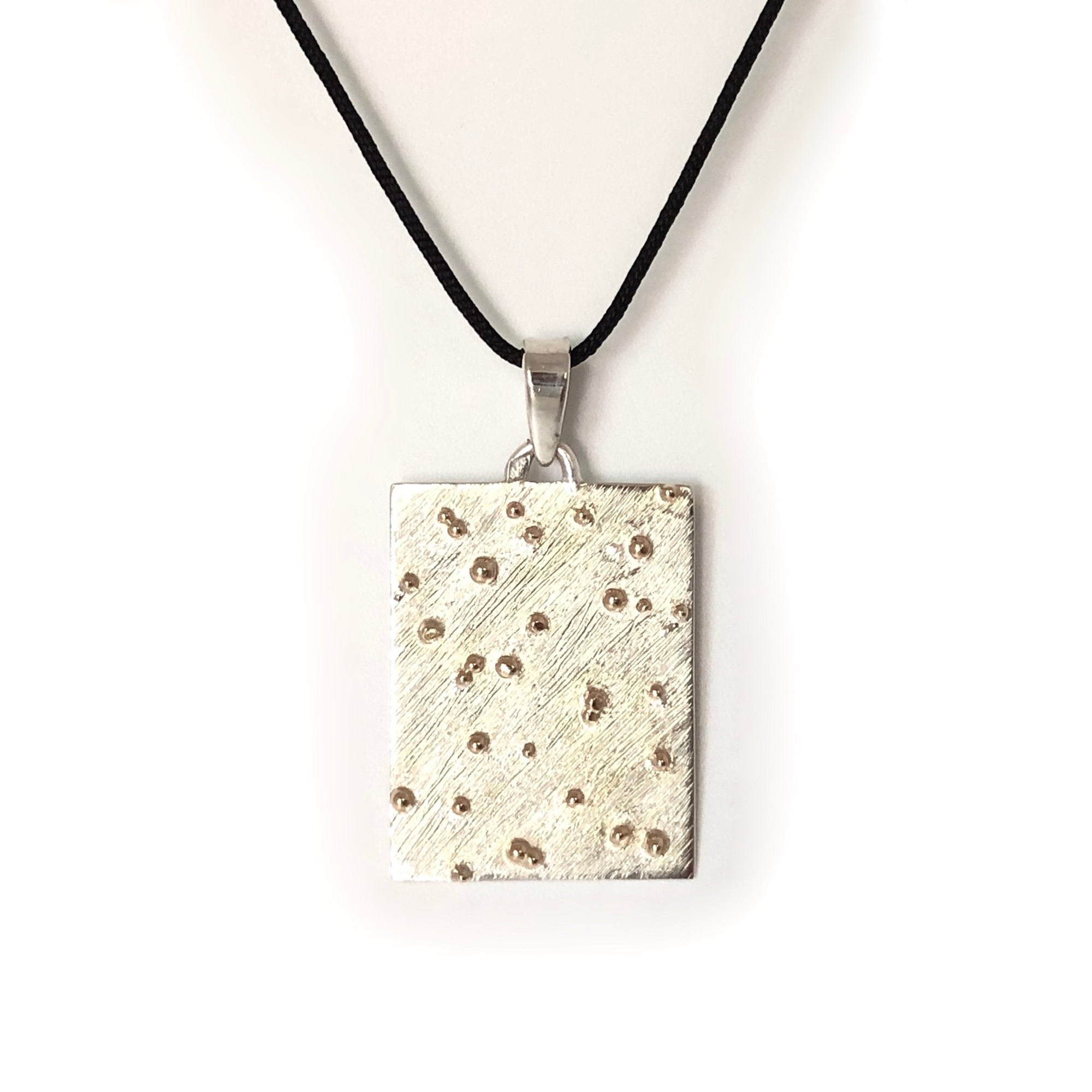 Pendentif "virus"